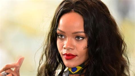 R­i­h­a­n­n­a­ ­F­i­l­i­s­t­i­n­ ­İ­ç­i­n­ ­A­t­t­ı­ğ­ı­ ­T­w­e­e­t­­i­ ­8­ ­D­a­k­i­k­a­ ­S­o­n­r­a­ ­S­i­l­m­i­ş­